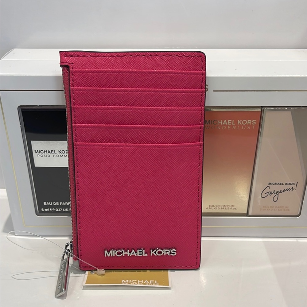 MICHAEL KORS
Jet Set Travel Medium Top Zip Leather Card Case Wallet
Dragonfruit - Picture 1 of 16